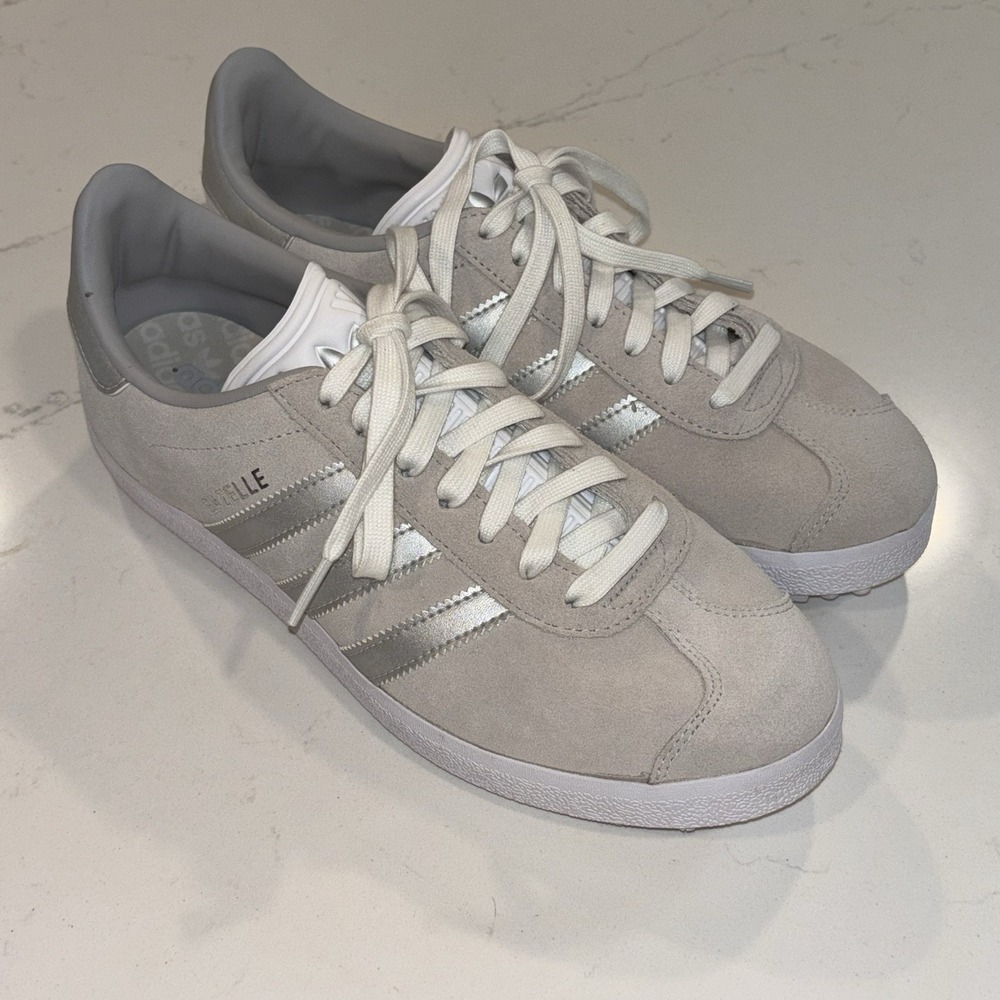 NWOB Adidas Gazelle Spikeless Golf Shoes White Silver Metallic JI3942 Women's 9